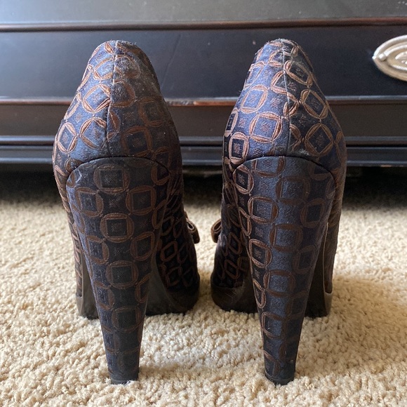BCBGMaxAzria Brown heels - Picture 4 of 4